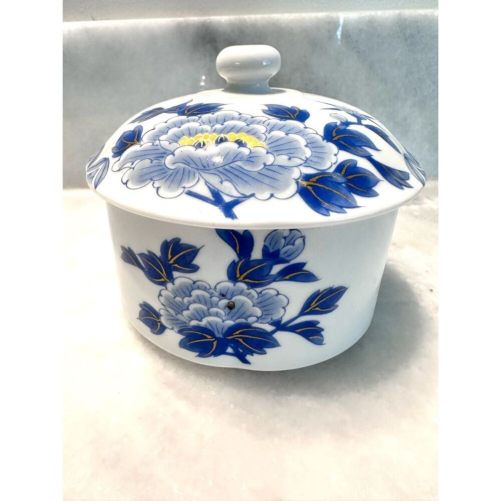 NWOT Made In Japan Hand Painted Porcelain Dish Covered Bowl Blue White Small